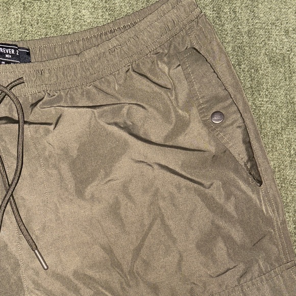 Men's Olive Cargo Pants - Picture 6 of 9
